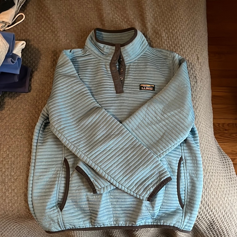 LL Bean light weight pull over